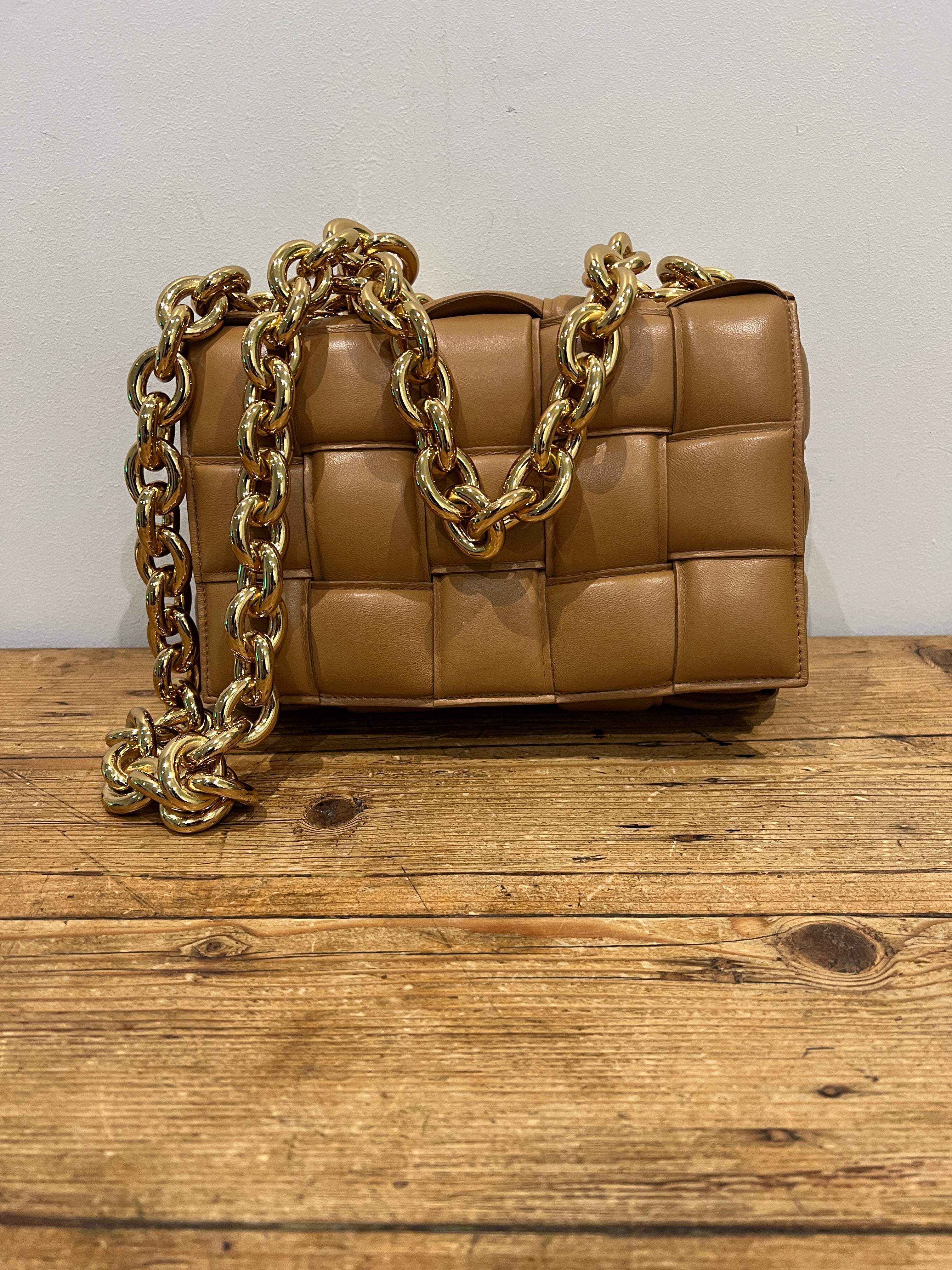 BOTTEGA VENETA CASSETTE BAG – Preloved Chic | Preloved Designer