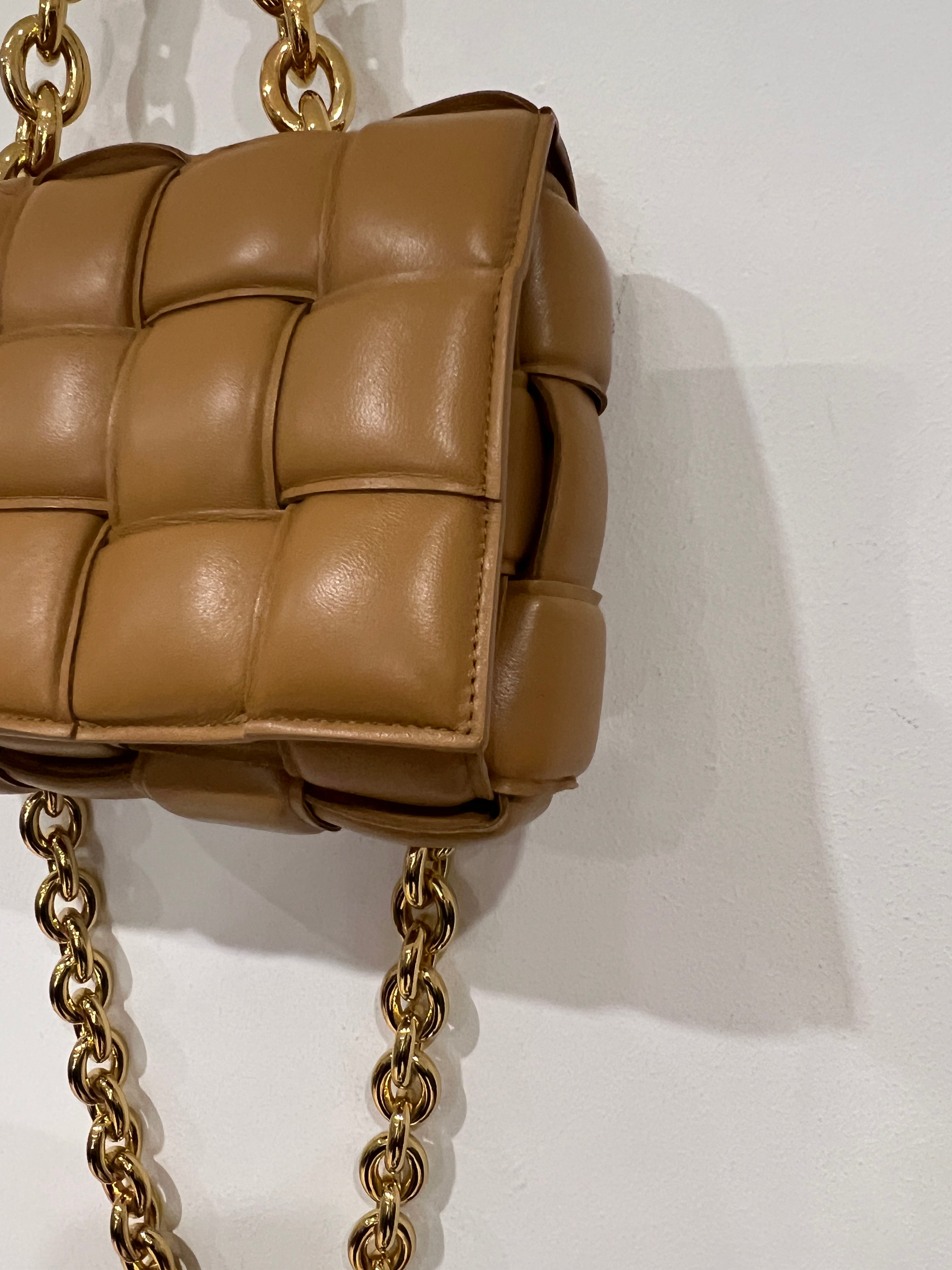 BOTTEGA VENETA 茶系 BOTTEGA VENETA CASSETTE BAG – Preloved Chic | Preloved Designer